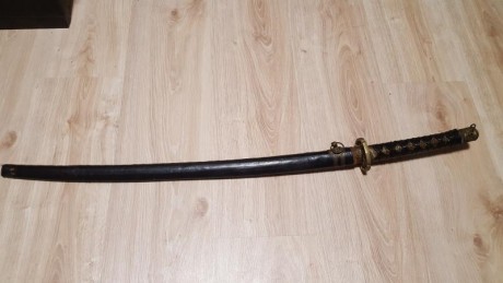 Buenos dias, me gustaría que alguien me ayudase con esto:
Tengo esta katana en casa desde hace bastantes 00