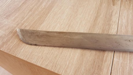 Buenos dias, me gustaría que alguien me ayudase con esto:
Tengo esta katana en casa desde hace bastantes 21