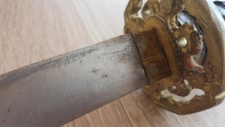 Buenos dias, me gustaría que alguien me ayudase con esto:
Tengo esta katana en casa desde hace bastantes 32