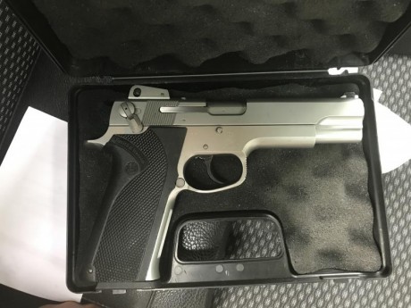 Modelo 45,06 monohilera  2 cargadores de 8 está impecable 400€ 01