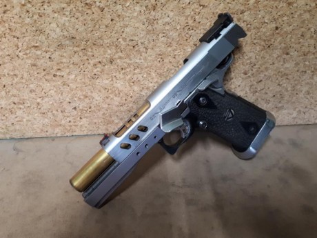 Un amigo me ha pedido que anuncie su arma.
Se trata de una infinity del cal.40 S&W. 
El es el 2do 20