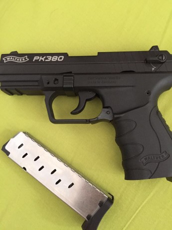 Hola, vendo un par de pistolas de fogueo   a precios de liquidación   por motivos personales. 
El primero 02