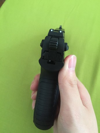 Hola, vendo un par de pistolas de fogueo   a precios de liquidación   por motivos personales. 
El primero 01