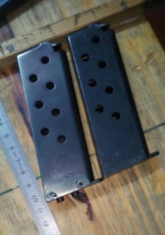 Un amigo vende estos dos cargadores desconocidos, parecen del 9 largo, precio 30 euros uno, 50 los dos, 00