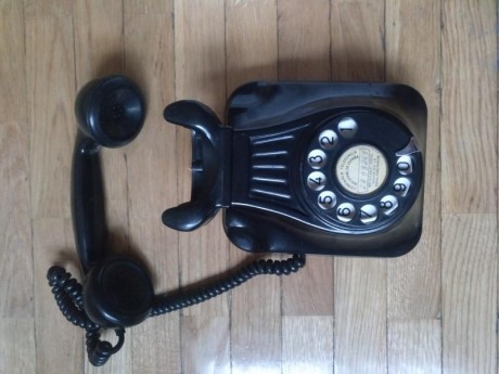 Hola 
Tengo un teléfono de baquelita de telefónica de los años 50 que me gustaría cambiar por cuchillo 00