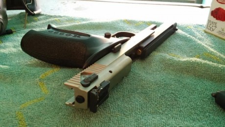 Buenos dias, vendo este magnifico revolver por 500€, como podeis apreciar en las fotos,esta impoluto  60