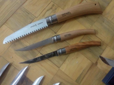 Pongo a la venta las opinel de la colección de un amigo. Doy fe de que no se han usado. La mayoría han 01