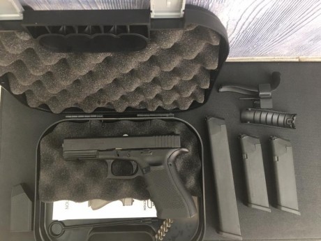 VENDO GLOCK 17 GEN 4 COMO NUEVA,USADA MUY POCAS VECES,LA ENTREGO CON 2 CARGADORES MAS UNA DE 31 DISPAROS,TAMBIÉN 00