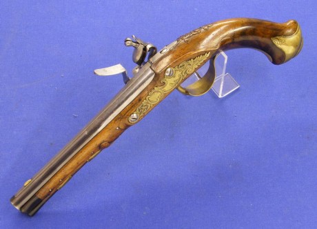 Voy a colocar unas fotos de un arma larga alemana de llave de mecha del siglo XVI. 61