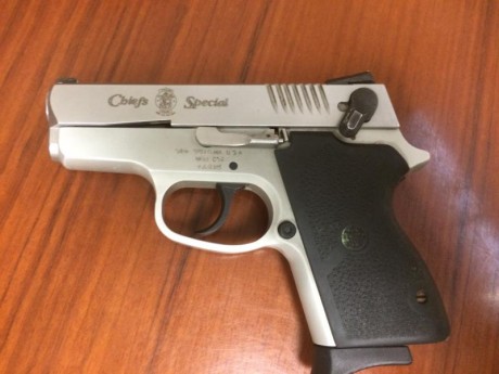 pistola calibre 9mm prb en perfecto estado muy nueva color acero con sus dos cargadores de 7 cartuchos 01