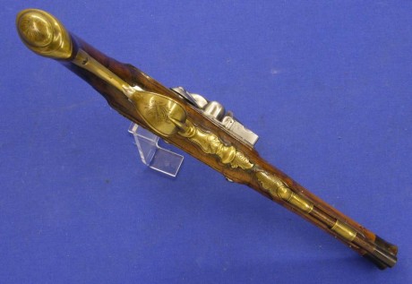 Voy a colocar unas fotos de un arma larga alemana de llave de mecha del siglo XVI. 70