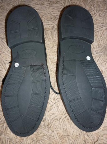 Pues como tengo exceso de calzado, y ademas a diario llevo media bota, vendo estos zapatos de dotacion 01