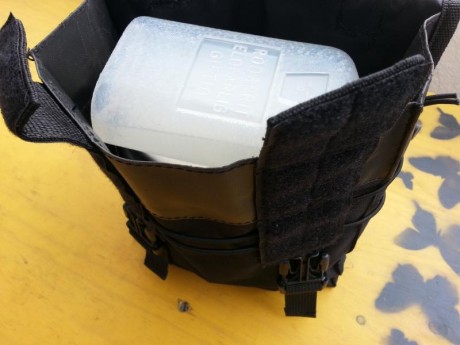 Vendo conjunto de hornillo de alcohol original Trangia con su paraviento, y marmita de alumino compuesta 22