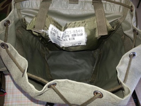 Es original surplus, en perfecto estado, vacia no llega a los 800gramos y puede tener un volumen de 25 01