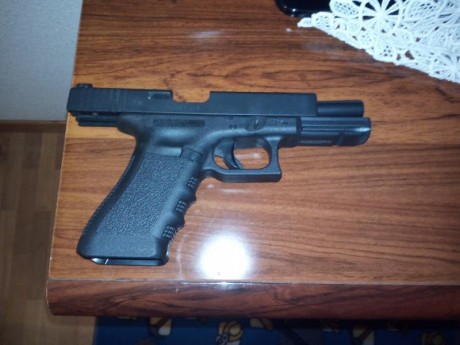 Se cambiaria GLOCK 17 3ªg por pistola del 22 con cachas de zurdo.Se ajustaria el precio si es a favor 00