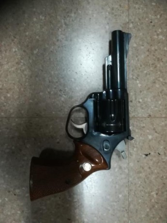 Vendo revólver, marca astra, calibre 357 4", en perfecto estado
Precio 200 euros portes y guia de 01
