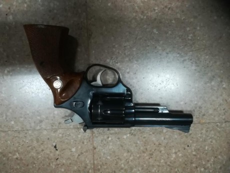 Vendo revólver, marca astra, calibre 357 4", en perfecto estado
Precio 200 euros portes y guia de 00
