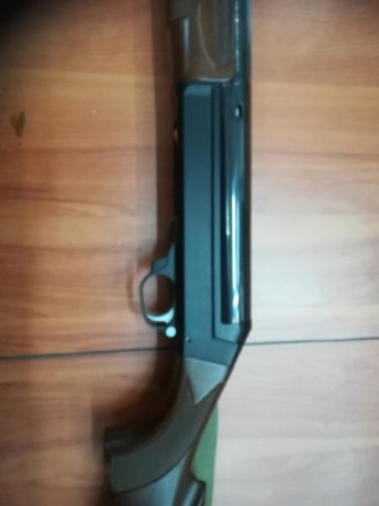 Vendo escopeta, marca benelli, calibre 12, modelo Saut, practicamente nueva. Precio 340 euros portes y 00
