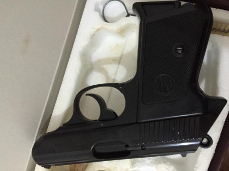 Muy buenas a todos
Vendo esta pistola detonador Erma 75 de calibre 8mmK PTB401 no ha sido disparada por 01