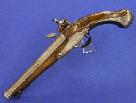 Voy a colocar unas fotos de un arma larga alemana de llave de mecha del siglo XVI. 91