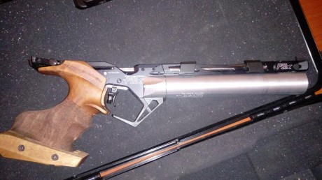 buenas tardes,vendo por abandono de la modalidad impresionante pistola feinwerkbau PX8, impecable ,cacha 02