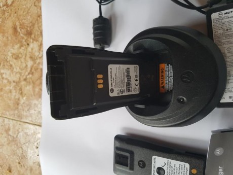 Vendo walkies  motorola modelo CP040
Están con muy poco uso
9 unidades compuestas por   
Walki con antena
Cargador 01