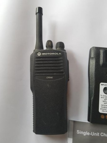 Vendo walkies  motorola modelo CP040
Están con muy poco uso
9 unidades compuestas por   
Walki con antena
Cargador 00
