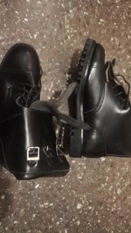 Buenas tardes

Vendo botas marca Segarra TALLA 43 a estrenar.

Están en Barcelona, no interesan cambios, 11