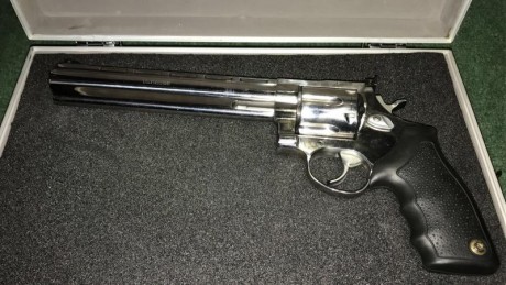 VENDIDA. Vendo Taurus 44 magnum 8” muy buen estado.  300 euros. Con la maleta mando 100 vainas más Dies 02