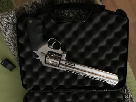 VENDIDA. Vendo Taurus 44 magnum 8” muy buen estado.  300 euros. Con la maleta mando 100 vainas más Dies 00