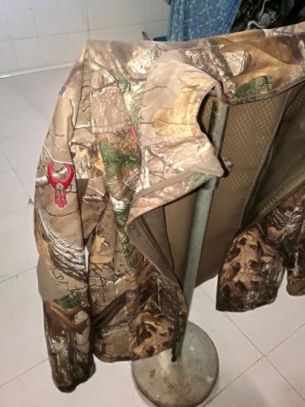 Vendo estas dos chaquetillas tecnicas, una de marca "Badlans" modelo Impact,talla L.
Otra chaquetilla 02