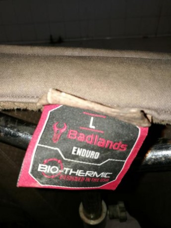 Vendo estas dos chaquetillas tecnicas, una de marca "Badlans" modelo Impact,talla L.
Otra chaquetilla 01