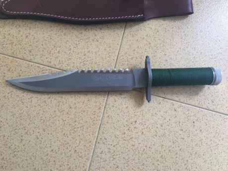 Cuchillo de coleccionista Rambo 1 firmado , totalmente nuevo , viene con funda de cuero , brújula y un 11