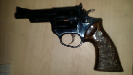 Buenos días, muy a pesar mío pongo en venta mi querido revolver Astra Pólice con tambor de 9mm para hacer 01