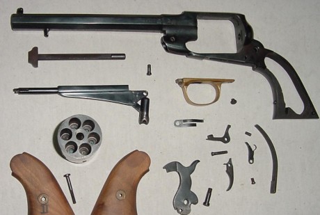 Hola, he visto posts antiguos sobre si era mejor Uberti o Pietta, y menos antiguos sobre la evolución 01