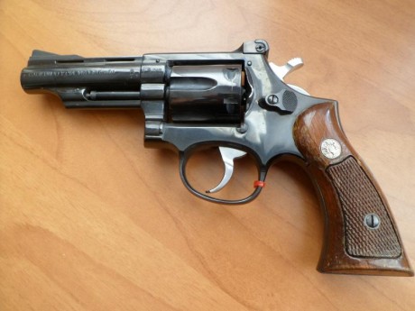 Vendo  revolver inutilizado LLAMA de calibre .38  Comanche II de 4" , tambor de 6 cartuchos. Buena 02