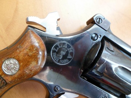 Vendo  revolver inutilizado LLAMA de calibre .38  Comanche II de 4" , tambor de 6 cartuchos. Buena 00