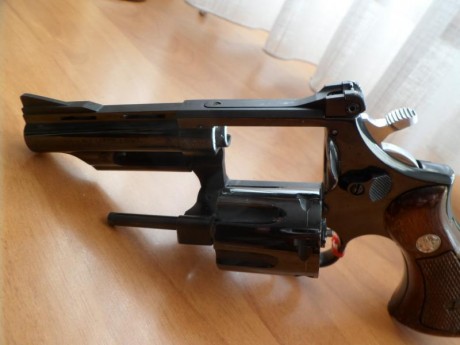 Vendo  revolver inutilizado LLAMA de calibre .38  Comanche II de 4" , tambor de 6 cartuchos. Buena 10