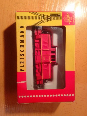 Hola, tengo material N (vagones, casas, vias, ..) y algo de H0 para cambiar por una carabina del 22 o 20