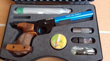 Vendo pistola de CO2 Alfa Proj.
Pistola para tiro a 10 metros, con botellines de CO2 de 12 gramos.
Comprada 10