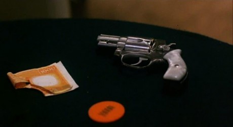 Compañeros,

En vista de las ganas de algunos (Elcafe, Wilcow, Vrakk, etc) por adivinar armas de películas 00