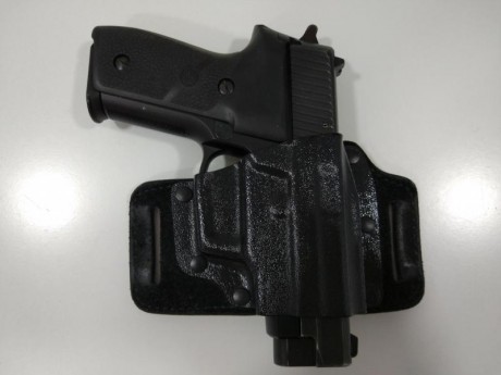 Vendo Sig Sauer P228 9Pb con dos cargadores,guiada en F. Cachas Hogue y funda Galco de Kydex y cuero. 00