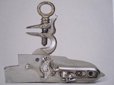 Cuando uno intenta aproximarse al estudio de las armas antiguas en España se encuentra con algunos tópicos 131