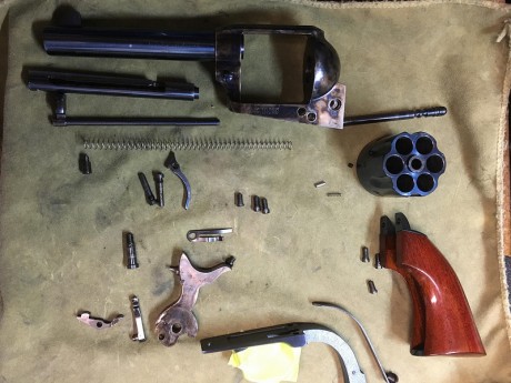 Hola, he visto posts antiguos sobre si era mejor Uberti o Pietta, y menos antiguos sobre la evolución 81