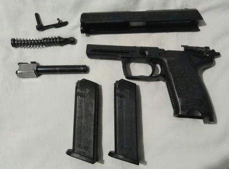 Vendo por no usar, H&K USP, con su caja, con 2 cargadores de 15 cartuchos. Ubicación de la pistola 01