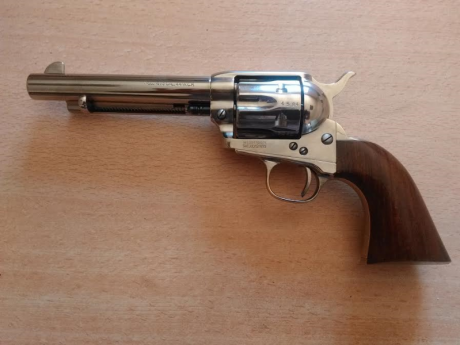 Hola, he visto posts antiguos sobre si era mejor Uberti o Pietta, y menos antiguos sobre la evolución 101