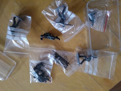 Hola, tengo también cajas varias de soldados pintados o sin pintar (cajas nuevas), fundamentalmente de 00