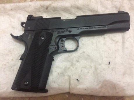 vendo pistola colt cal 22 con dos cargadores y maletin original poco uso pre3cio 250 e 00