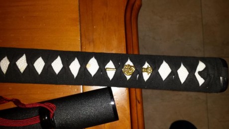 katana de la marca cas hanwei precio 249 € CON FILO. PRECAUCION Y MANTENERLA FUERA DEL ALCANCE DE LOS 01