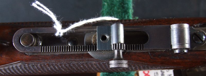 Bueno, otra bateria de fotos para que os fijeis en como hay que hacer un estuche para un rifle . . . 51